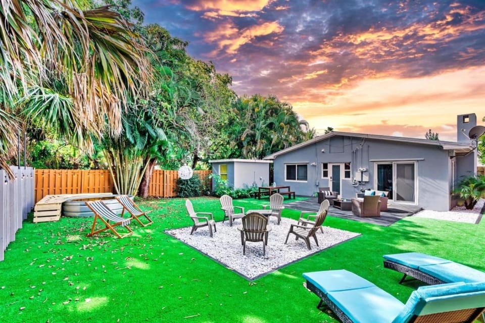 TilahStays Weekly Discounts and 10 min to Beach Apartment in Fort Lauderdale