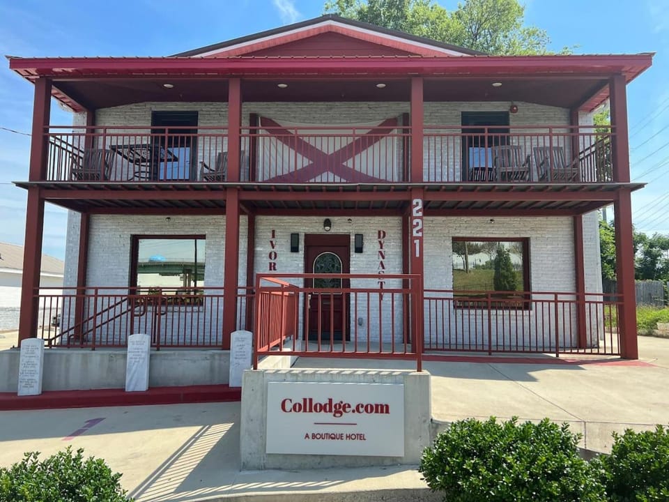Ivory Dynasty by Collodge Apartment in Northport