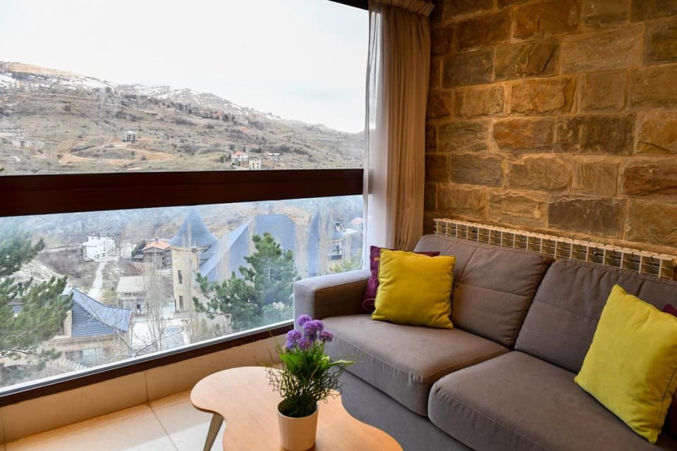 Living room, Mountain view