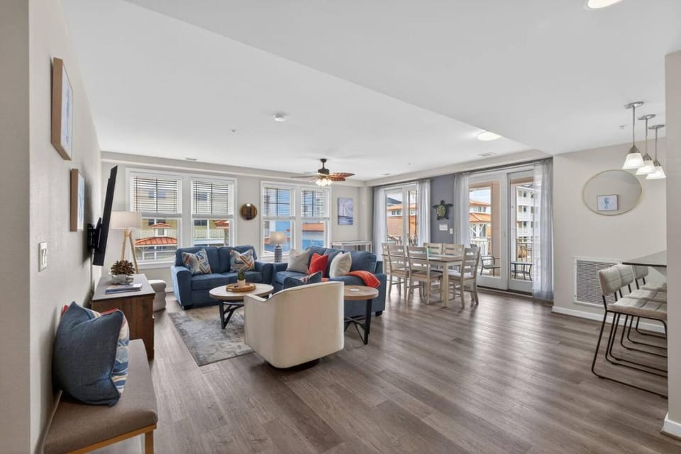 NEW Updated Oceanfront Sanctuary, Sand and Sea House in Sandbridge