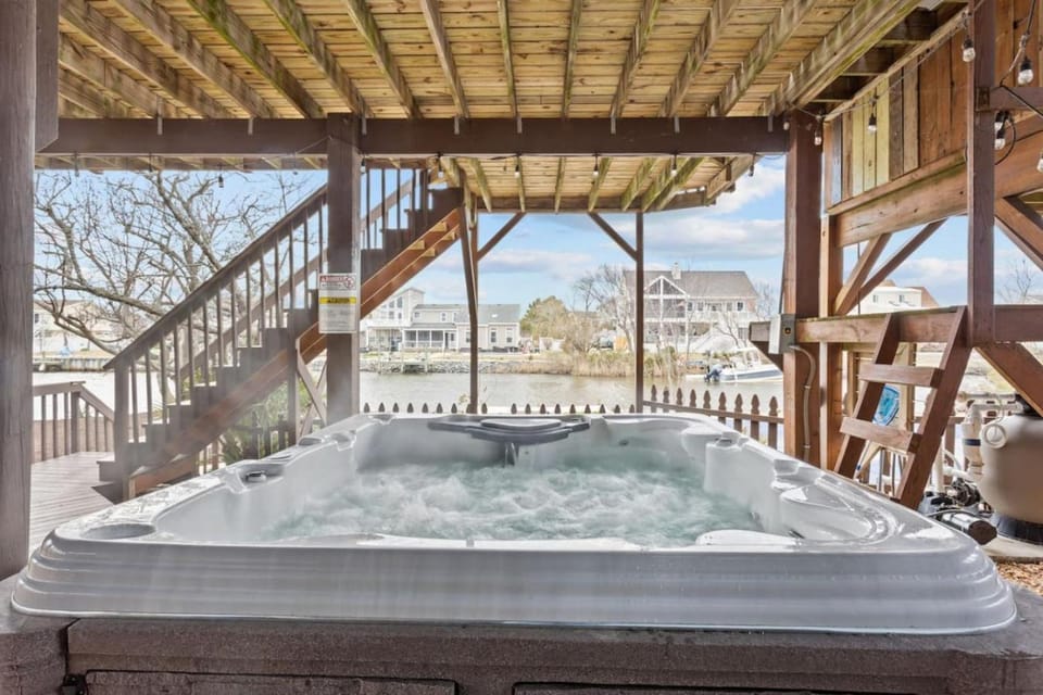 New! Boat Dock /Pool /HotTub/ Waterfront/ Beach House in Sandbridge