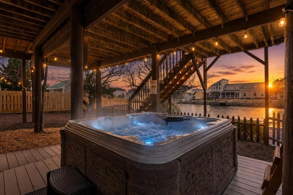 New! Boat Dock /Pool /HotTub/ Waterfront/ Beach House in Sandbridge