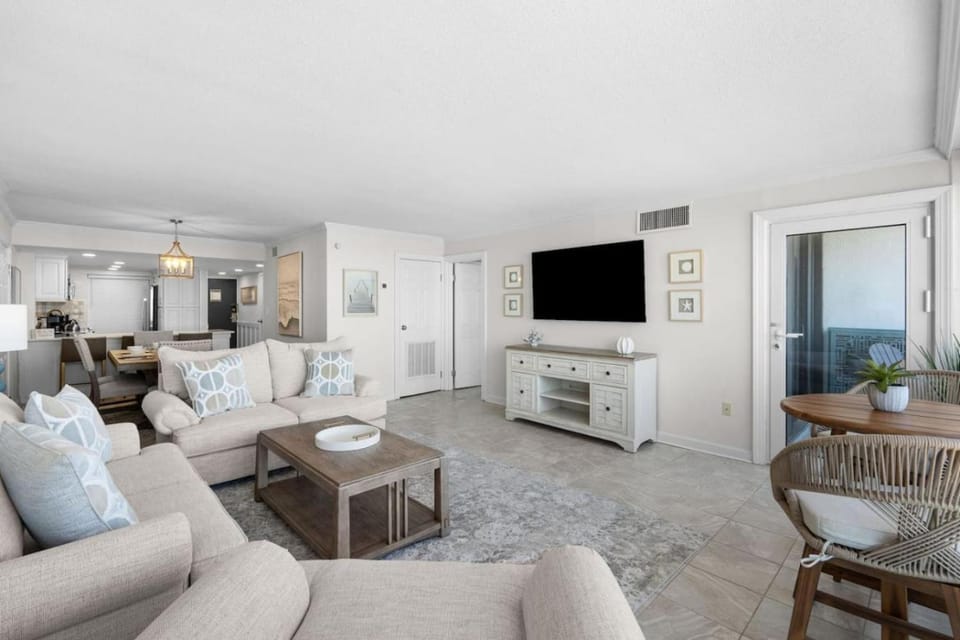 New Beachfront Condo Pool Surfing Fishing House in Virginia Beach