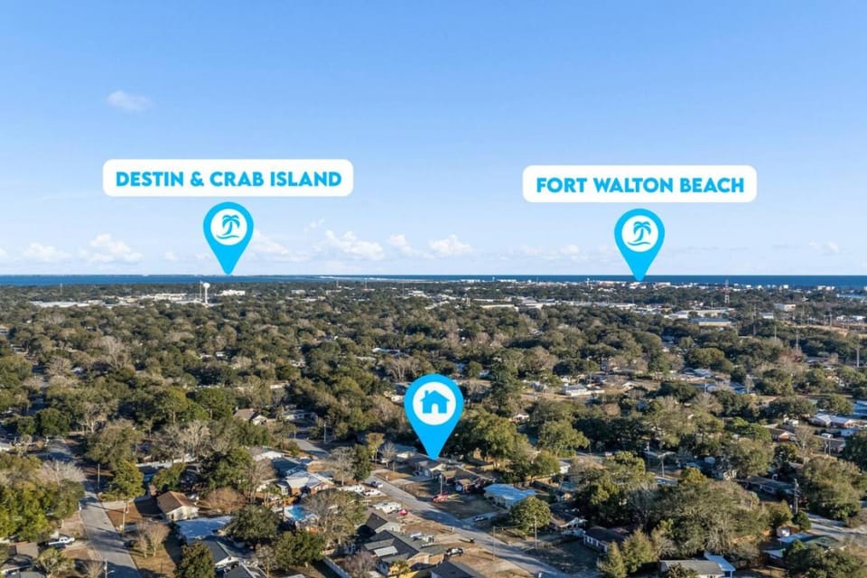 Spacious 4BR Home Near Beach Backyard Sleeps 10 House in Fort Walton Beach