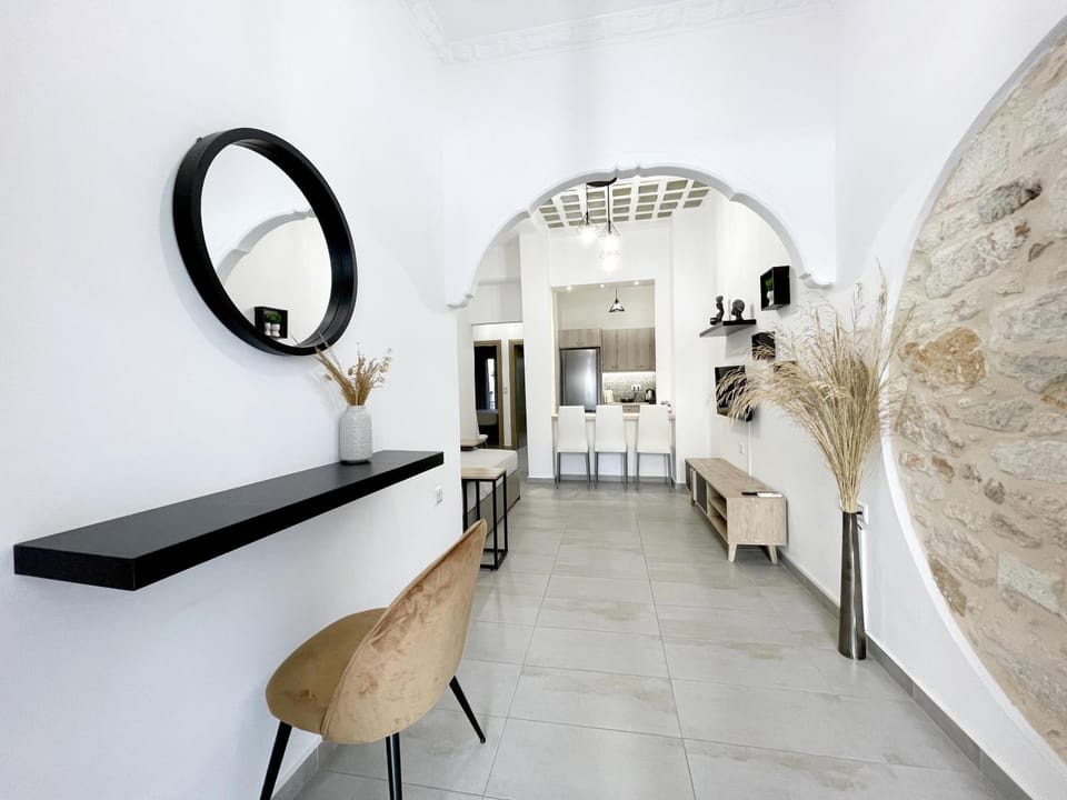 Living room, Photo of the whole room, Decorative detail