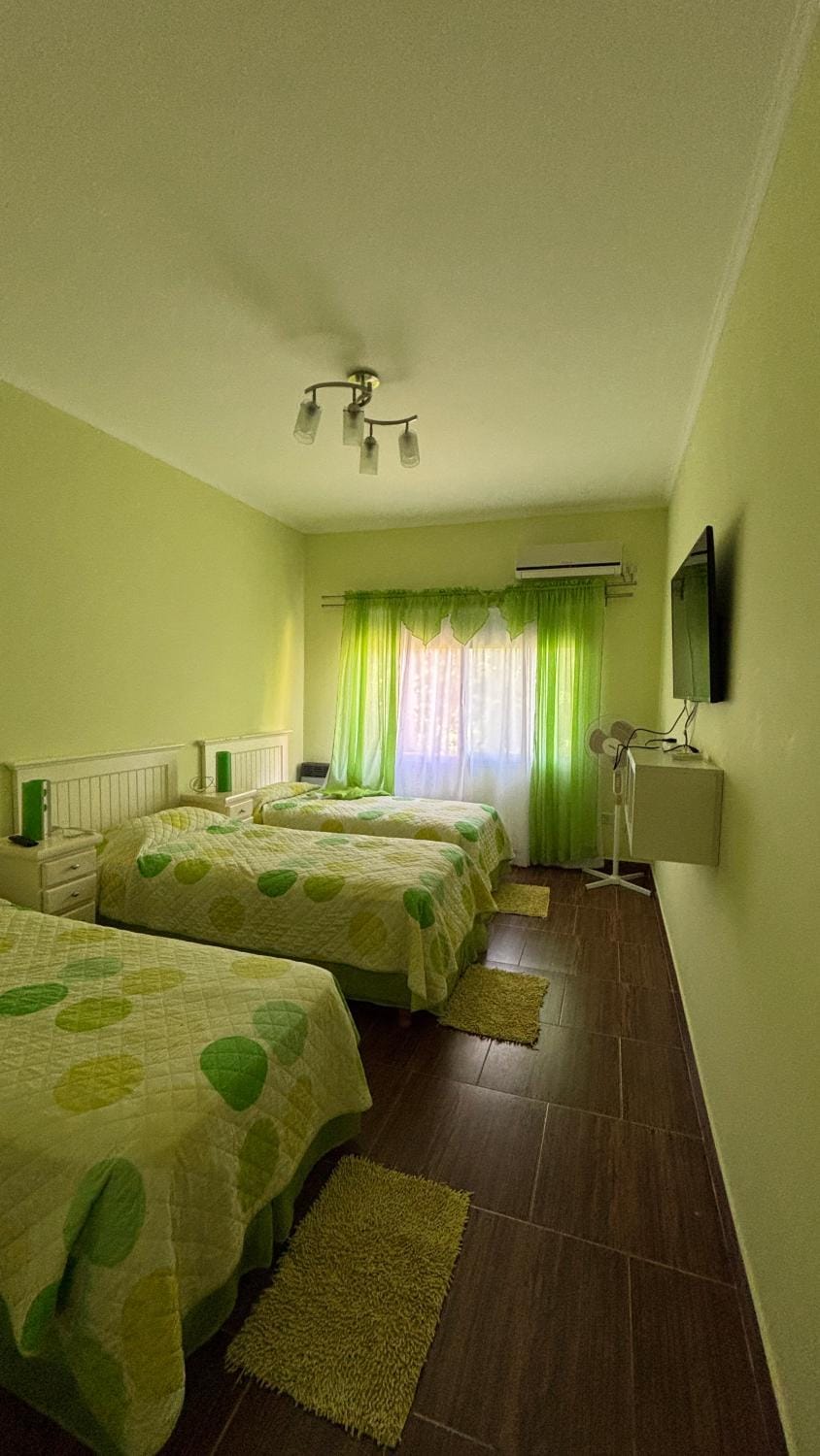 Bed, Bathroom, TV and multimedia, Photo of the whole room, Bedroom, air conditioner