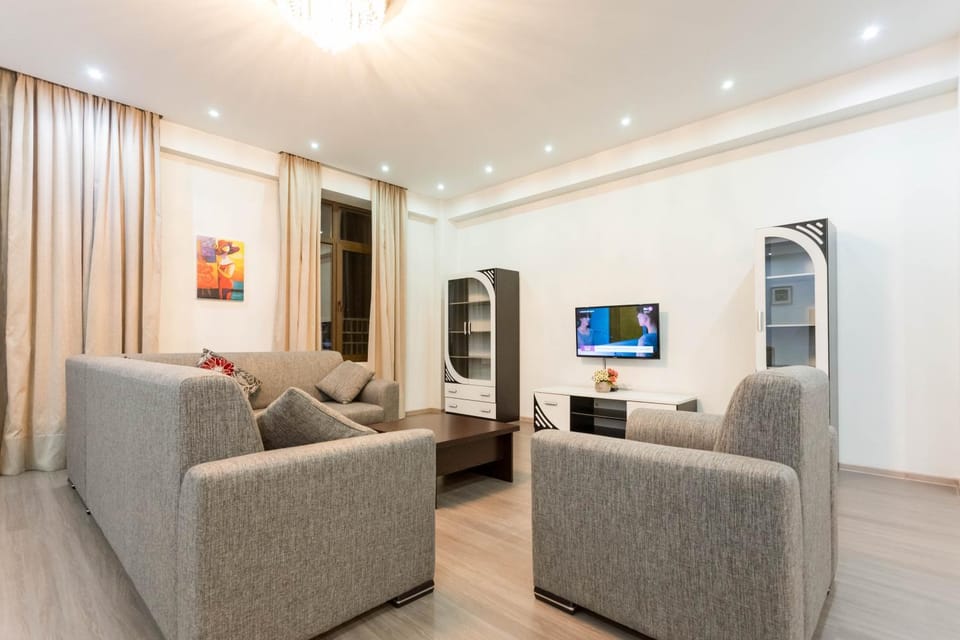 Communal lounge/ TV room, TV and multimedia, Living room, Seating area, Evening entertainment