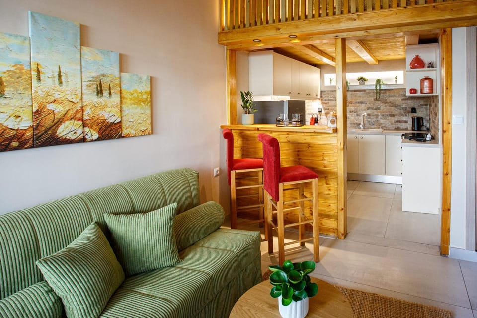 Kitchen or kitchenette, Living room