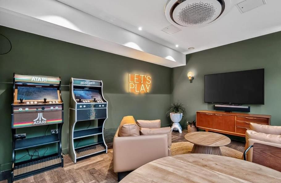 Communal lounge/ TV room, TV and multimedia, Evening entertainment