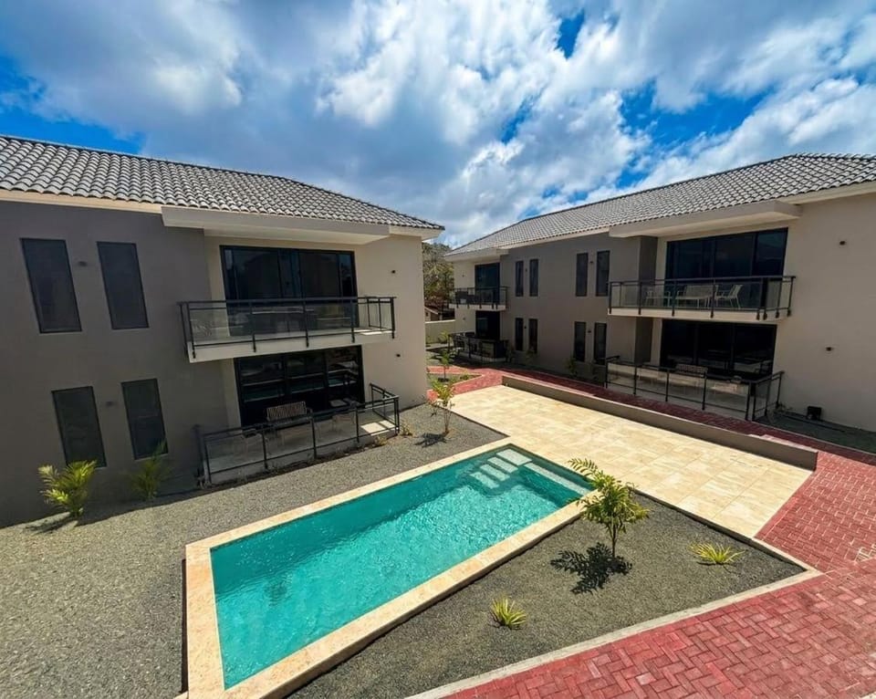 New! Stylish Luxury Apartment with Pool near Mambo Apartment in Willemstad