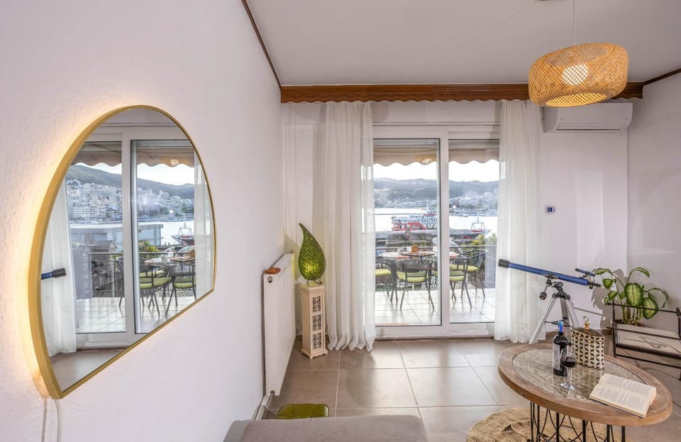 Golden Hour Old Town Apartment in Kavala