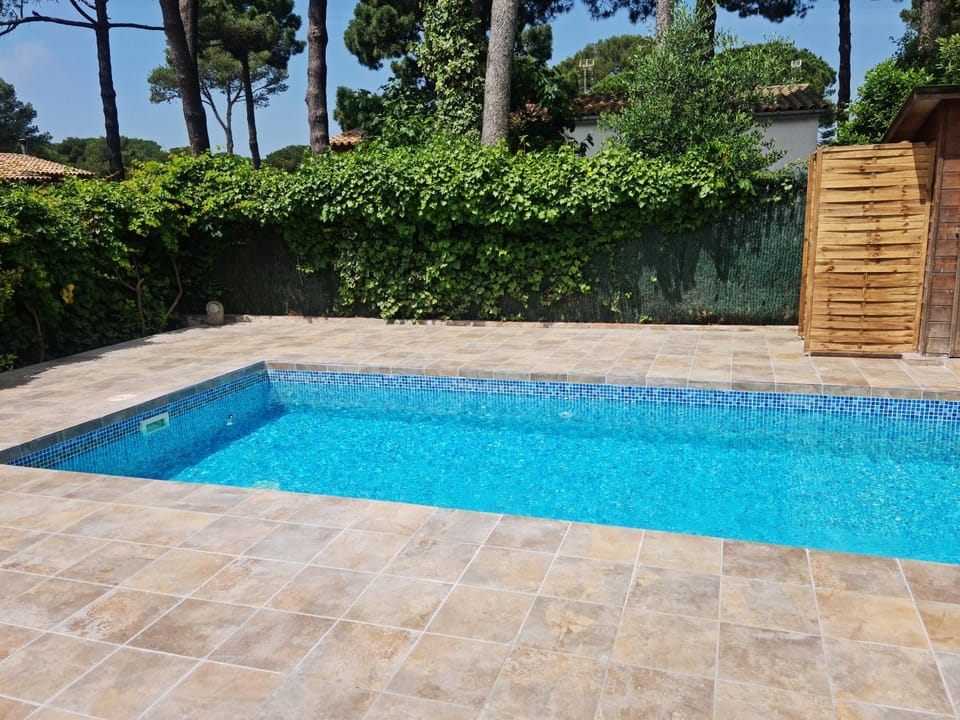 Swimming pool, Swimming pool