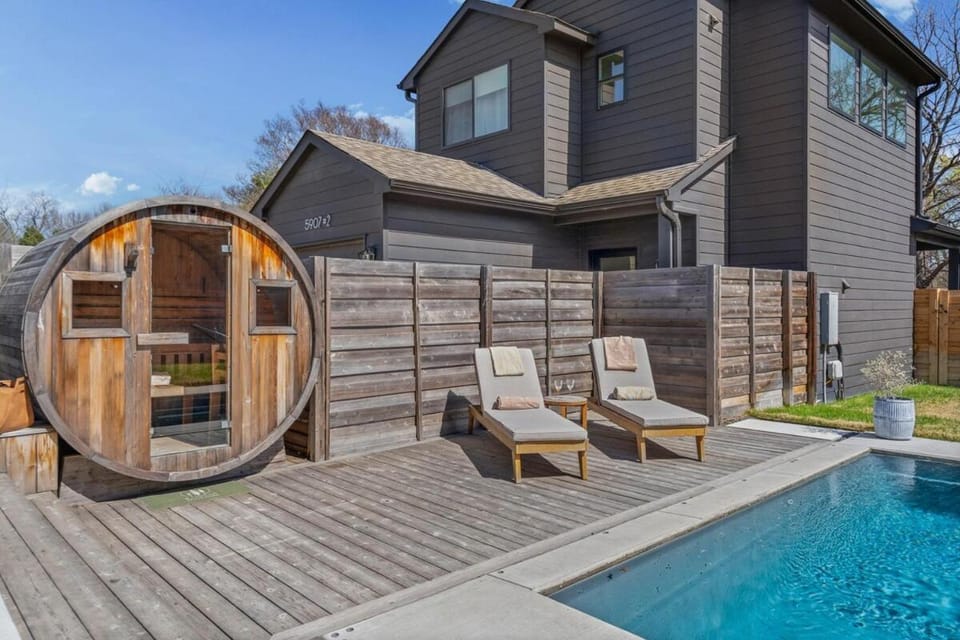 Pool & Sauna 2 Homes for Groups Sleeps 14 House in South Congress