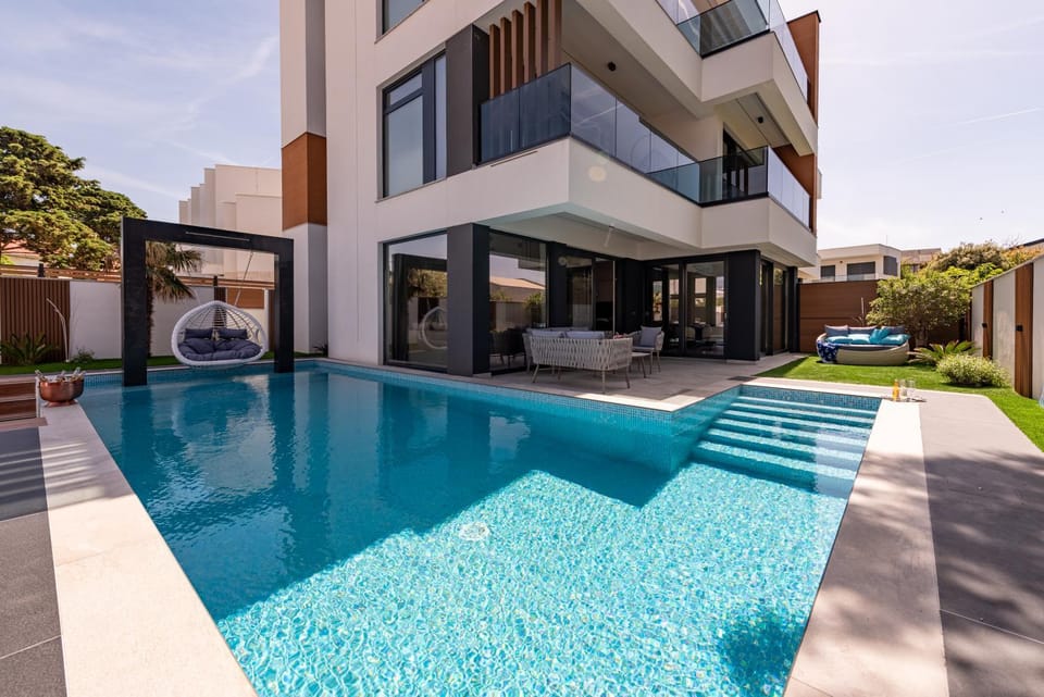 Swimming pool, Swimming pool