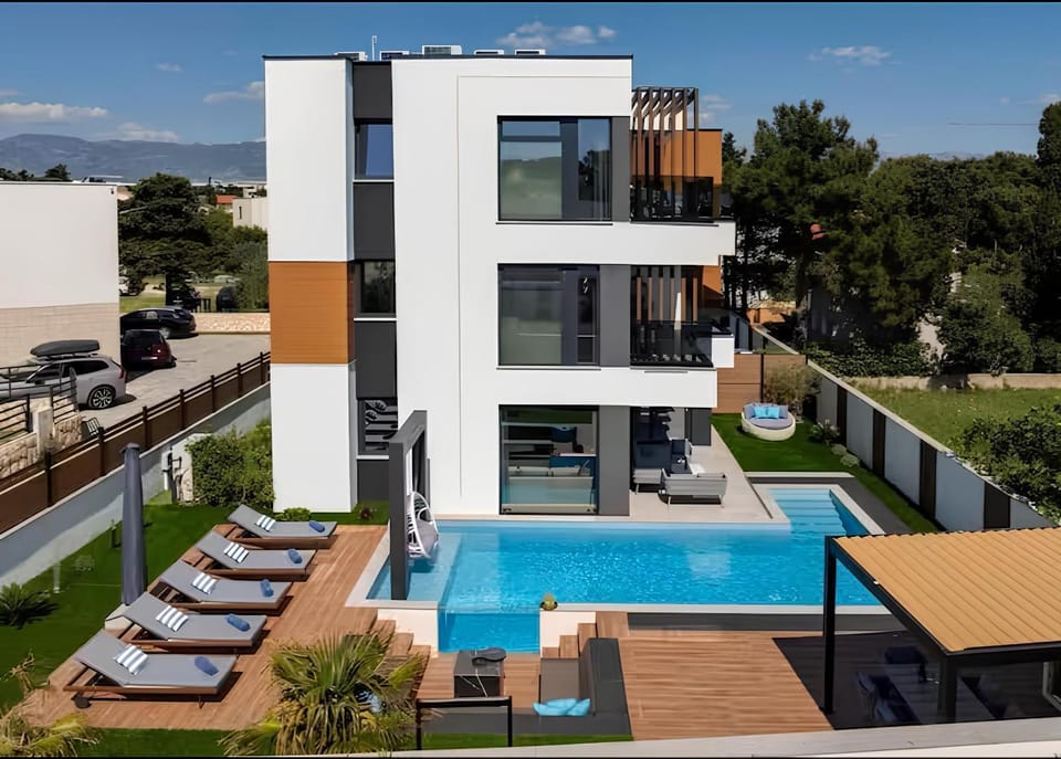 Property building, Swimming pool
