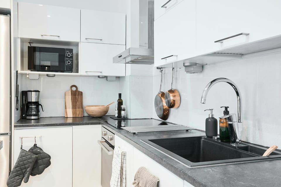 Coffee/tea facilities, Kitchen or kitchenette, oven, stove, kitchen