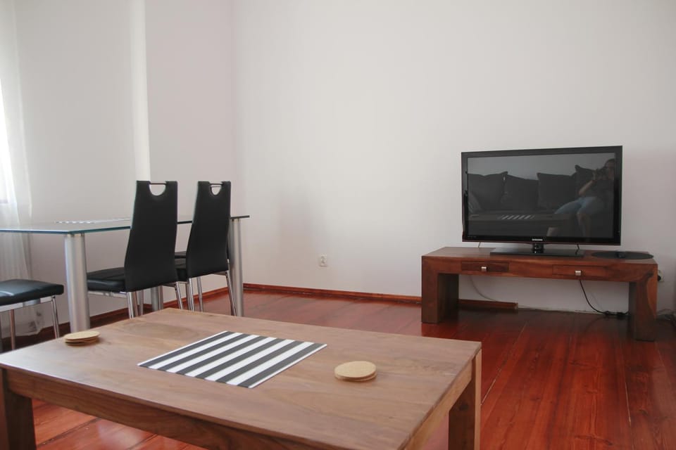 Communal lounge/ TV room, Bed, TV and multimedia, Living room, Other, Photo of the whole room, Dining area, Bedroom, Area and facilities