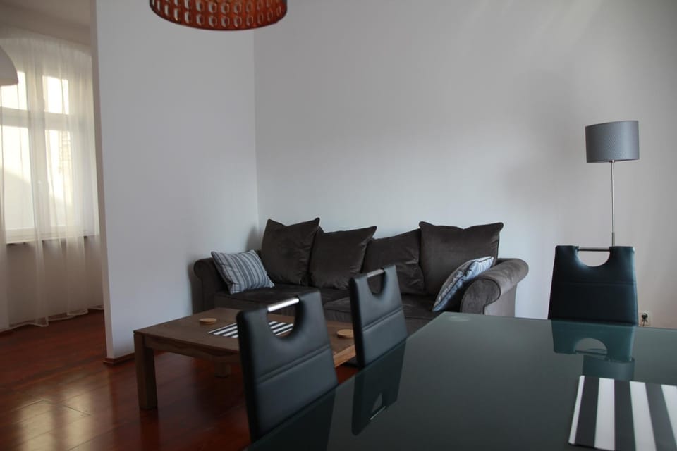 TV and multimedia, Living room, Dining area, Bedroom