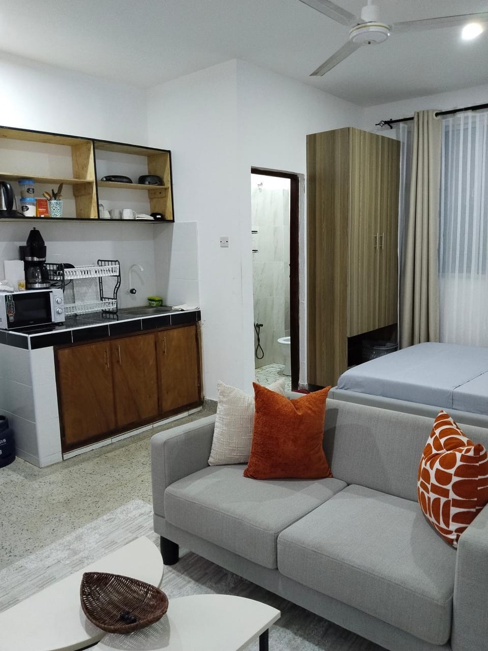 Midnight Manor Studio apartment Bed and Breakfast in Mombasa County