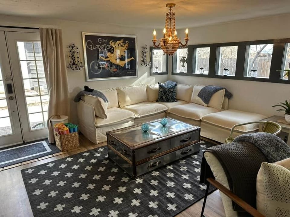 The Dandelion SV-Drift. B&B, Reimagined Bed and Breakfast in Hailey