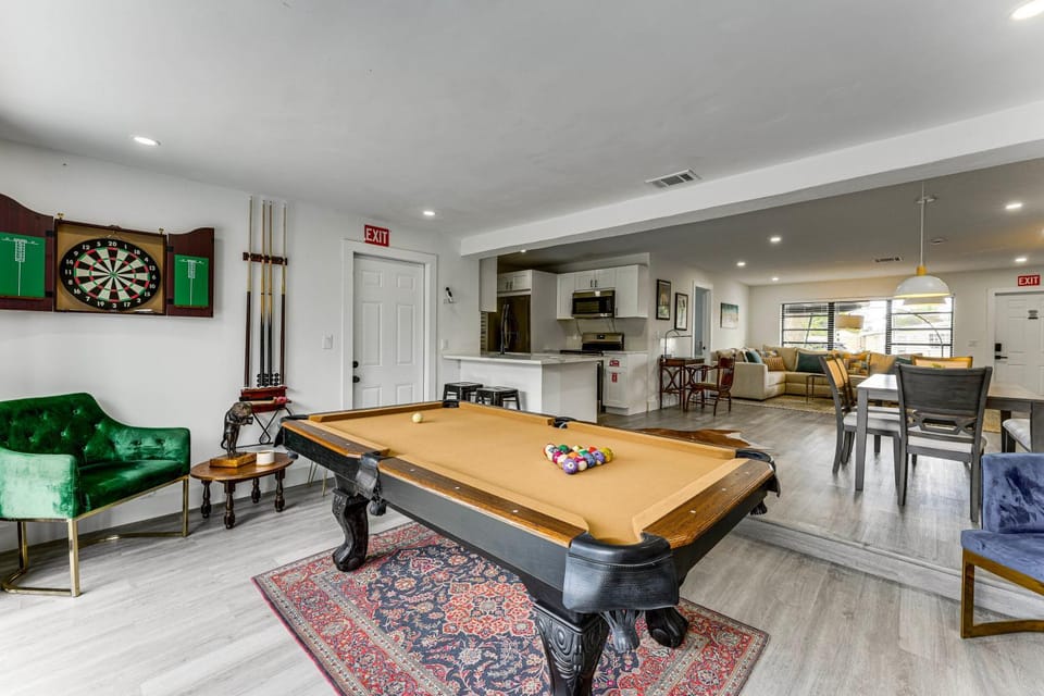 Private Pool & Game Room 6 Mi to Hard Rock Stadium House in Hollywood