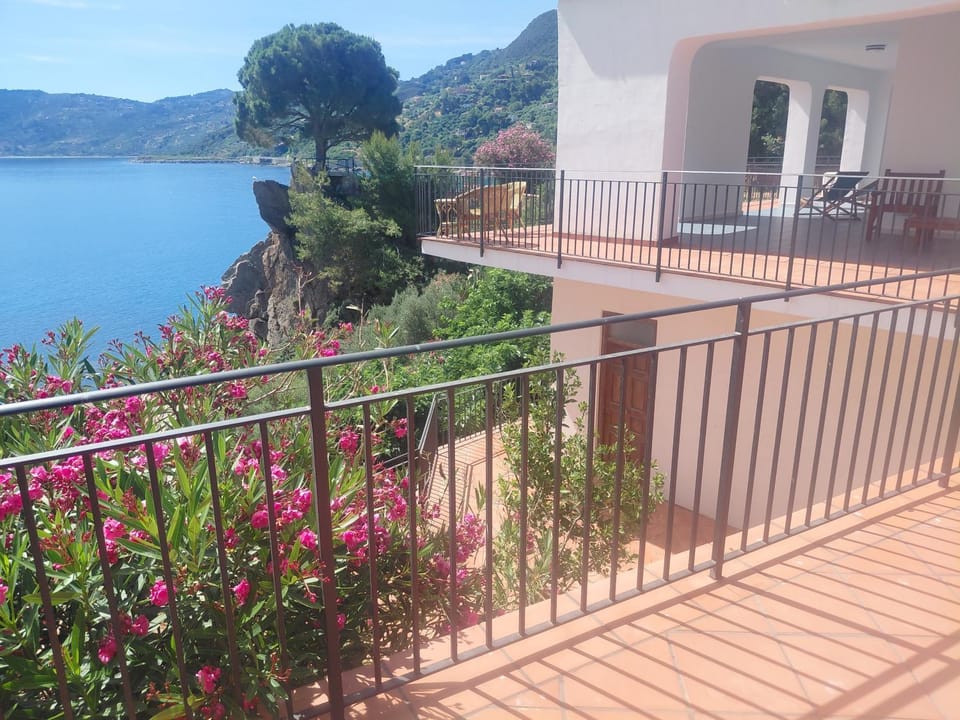 Villa Kalura con 2 Spiagge private & Vista Mare Villa in Cefalu
