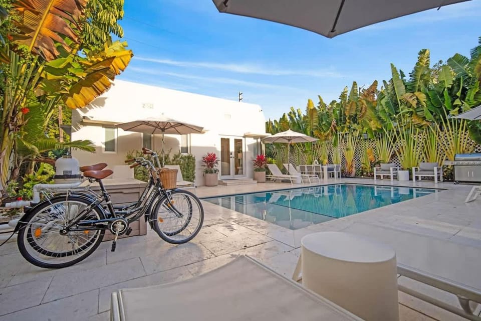 Acquavilla Family 4BR Pool Villa Steps to the Beach House in Miami Beach