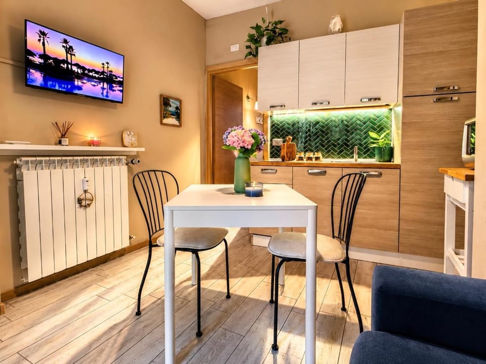 Aloha Pool Apartment - Free Parking - Sirmione Apartment in Desenzano del Garda