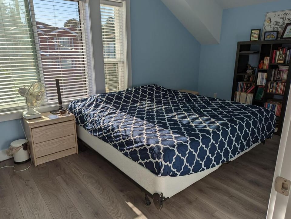 Newly built 2 bed duplex, 2 baths, AC in East Van House in Vancouver