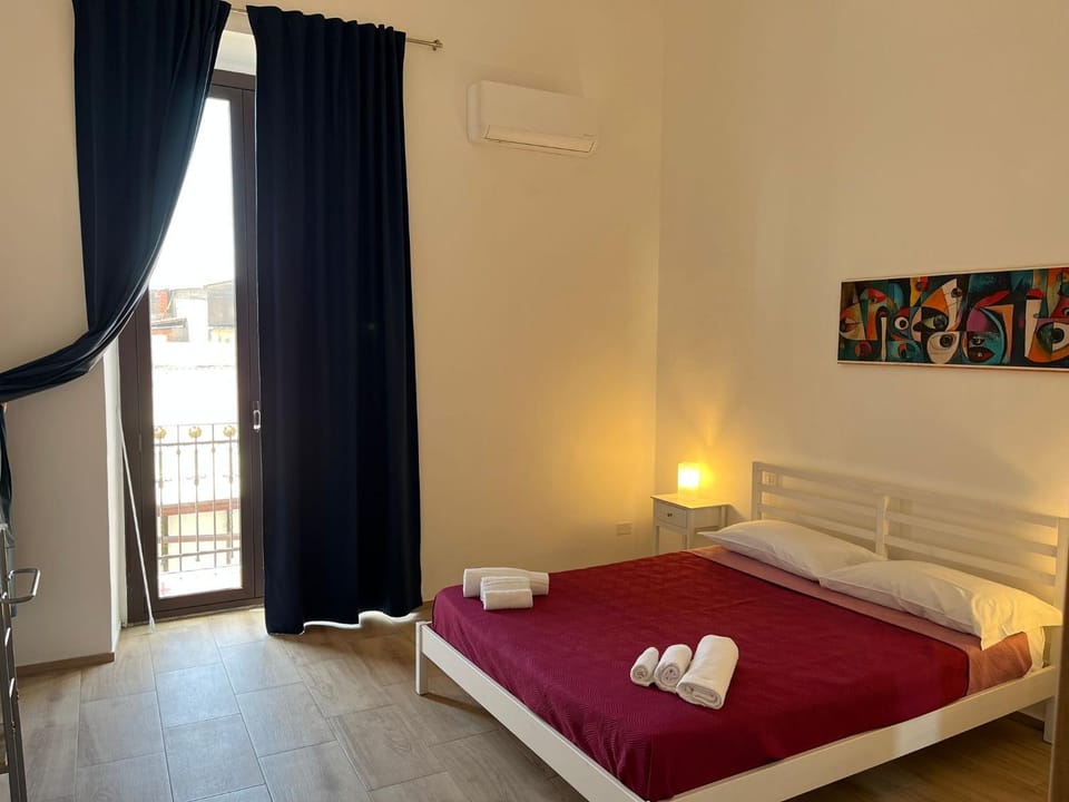 Bed, Natural landscape, TV and multimedia, View (from property/room), Balcony/Terrace, Photo of the whole room, Bedroom, City view, internet, safe, wardrobe, air conditioner