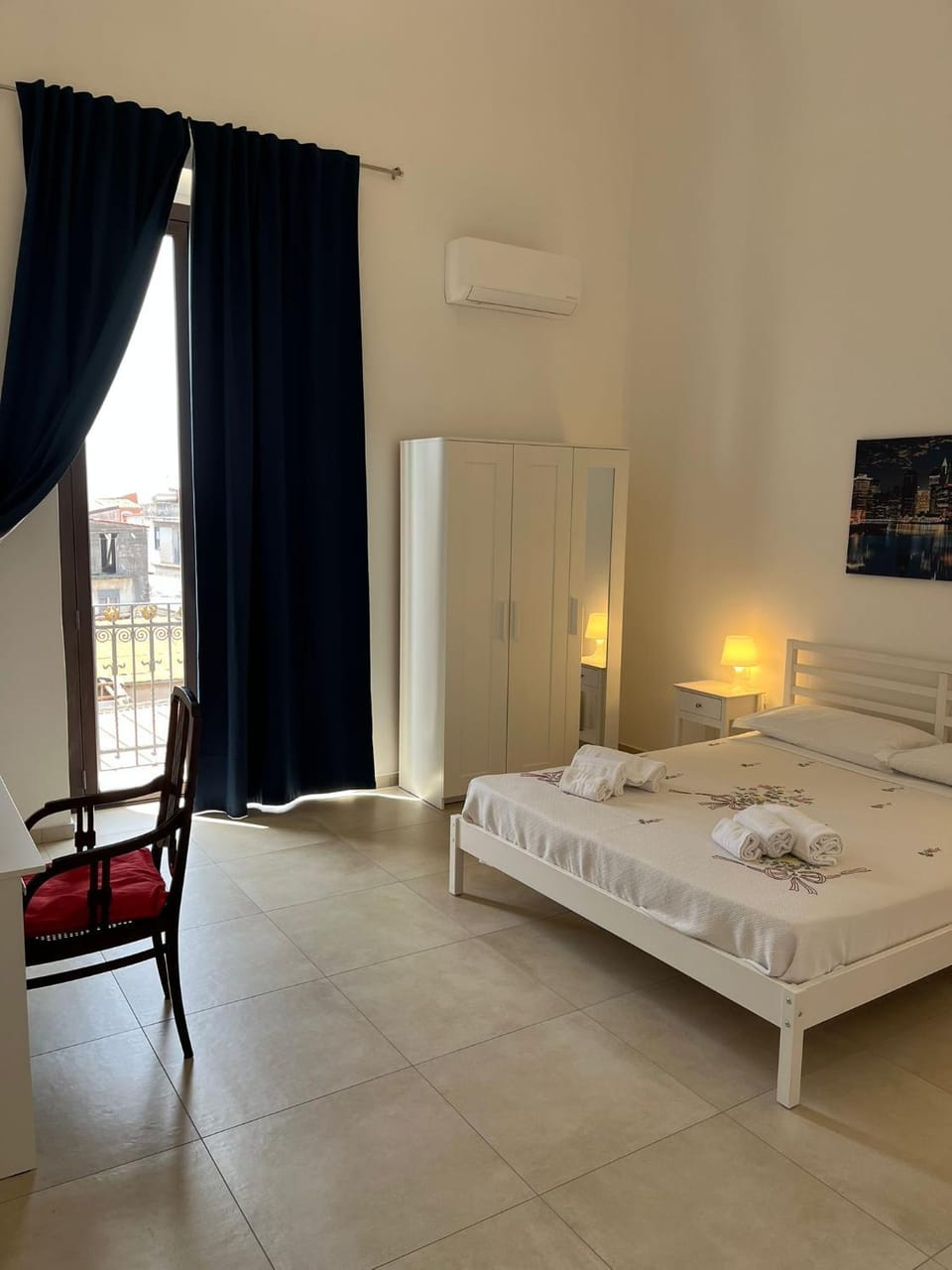 Bed, Natural landscape, TV and multimedia, View (from property/room), Balcony/Terrace, Photo of the whole room, Bedroom, City view, internet, safe, wardrobe, air conditioner