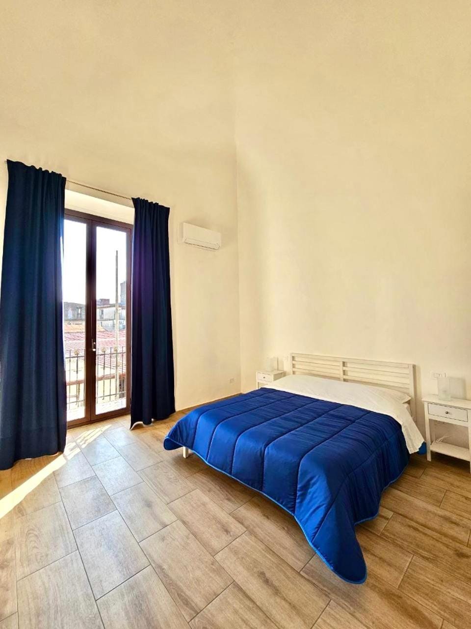 Bed, Natural landscape, TV and multimedia, View (from property/room), Balcony/Terrace, Kitchen or kitchenette, Photo of the whole room, Bedroom, City view, internet, safe, wardrobe, air conditioner
