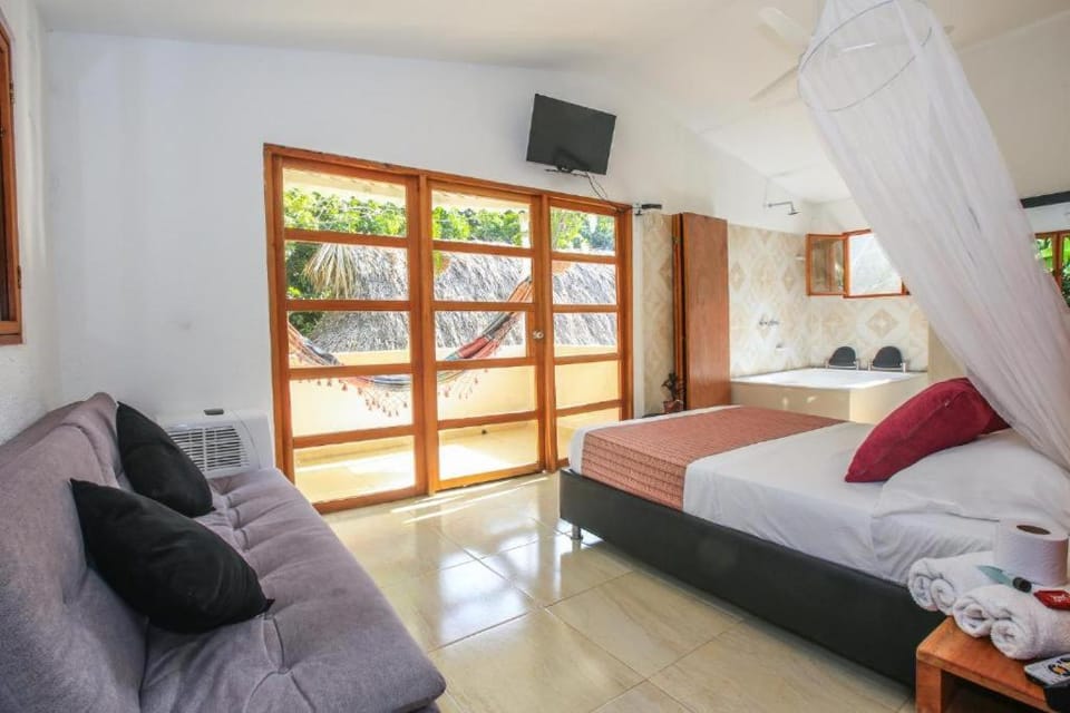 Bed, TV and multimedia, Living room, Photo of the whole room, Bedroom, towels