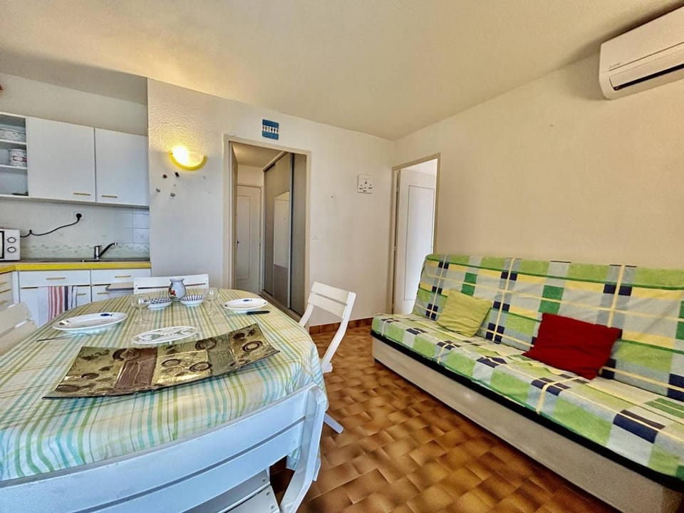 CR100-028 Appartement PORT vue mer-CANET PLAGE Apartment in Canet-en-Roussillon