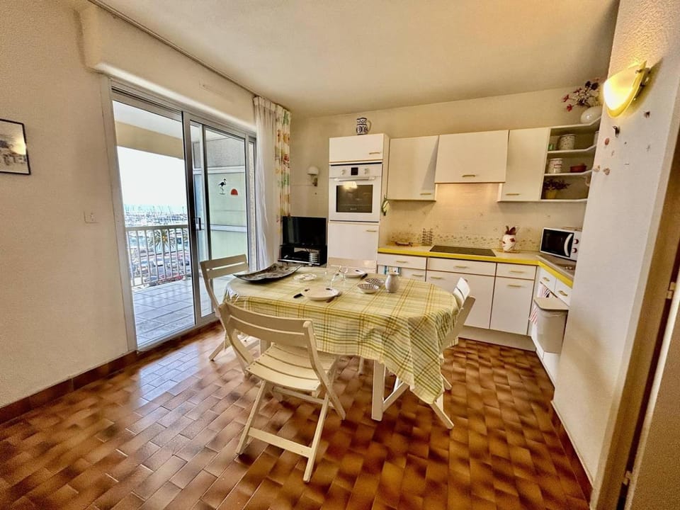 CR100-028 Appartement PORT vue mer-CANET PLAGE Apartment in Canet-en-Roussillon