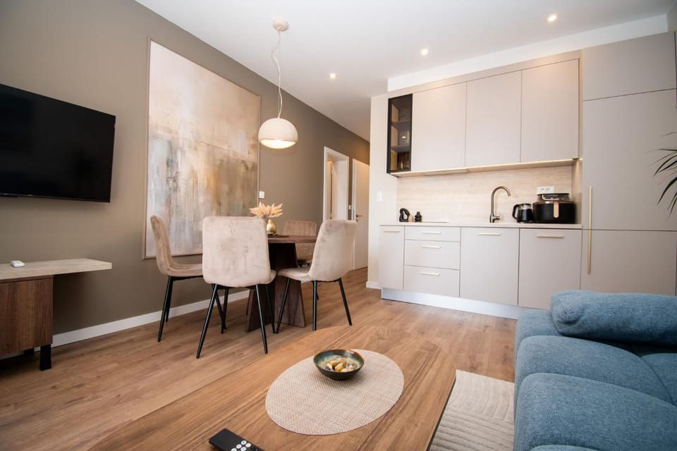 TV and multimedia, Kitchen or kitchenette, Living room, Dining area