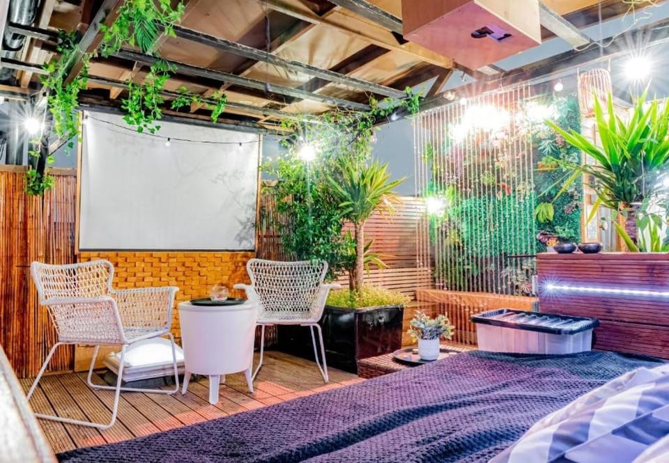 Shoreditch Cinema & Sauna retreat- 2BDR House with Garden & Games Room - Sleeps 6 House in London Borough of Hackney