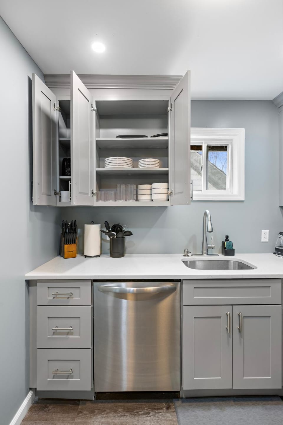 Modern 2BR - Private Parking, 30 minutes from NYC, 15 minutes from World Cup Apartment in East Orange