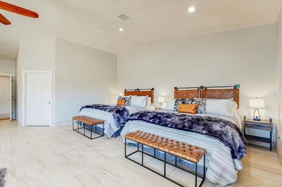 10 Acre Wine Farmhouse • Patio • Fire Pit • Grill House in Fallbrook