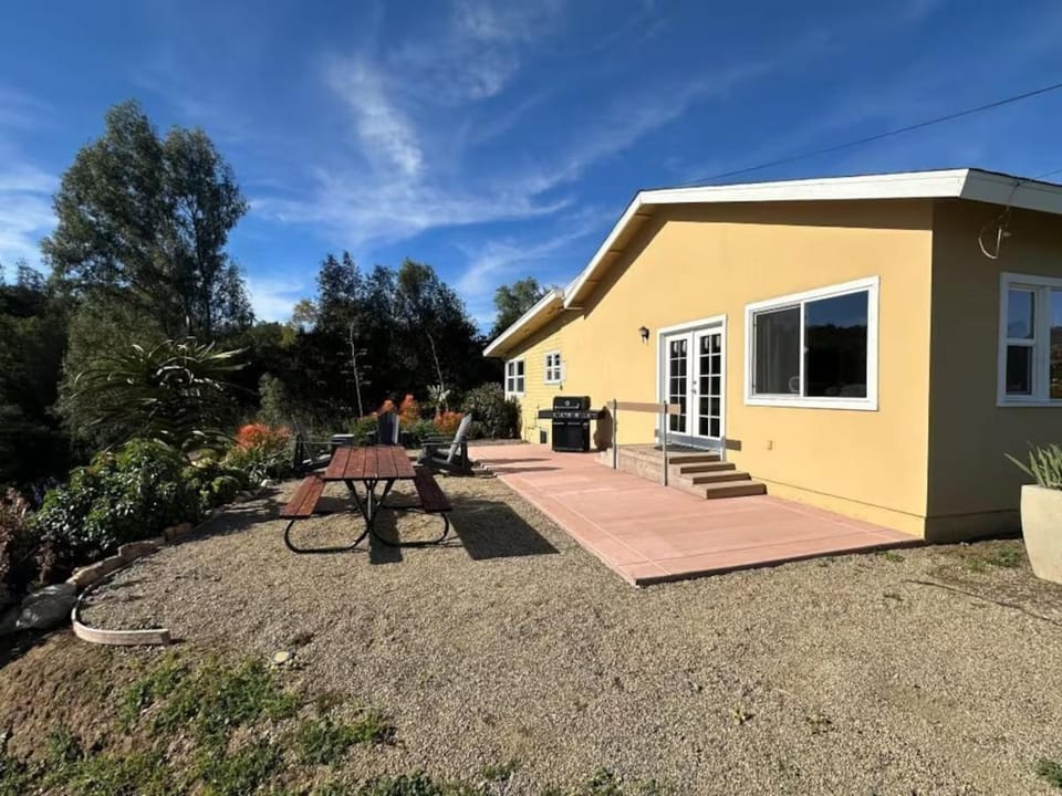 10 Acre Wine Farmhouse • Patio • Fire Pit • Grill House in Fallbrook