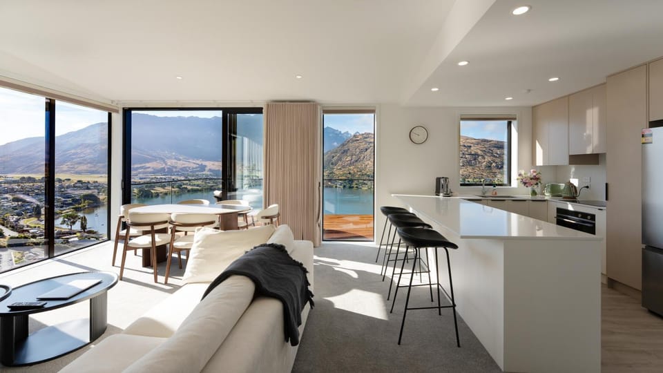 View (from property/room), Living room, Lake view, Mountain view