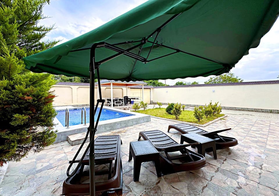 Patio, Day, Natural landscape, View (from property/room), Balcony/Terrace, Pool view, Swimming pool, Swimming pool, sunbed