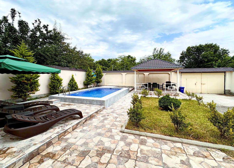 Property building, Patio, Day, Garden, Garden view, Pool view, Swimming pool, sunbed