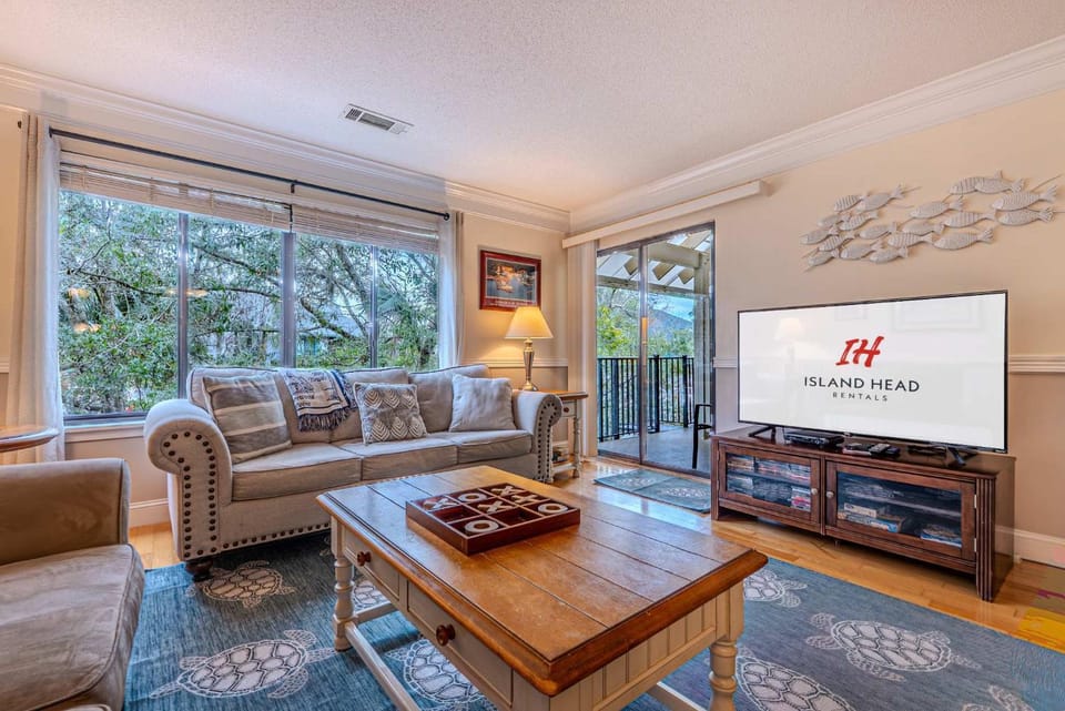 2BR Parkside Villa - Walk to Coligny Villa in Hilton Head Island