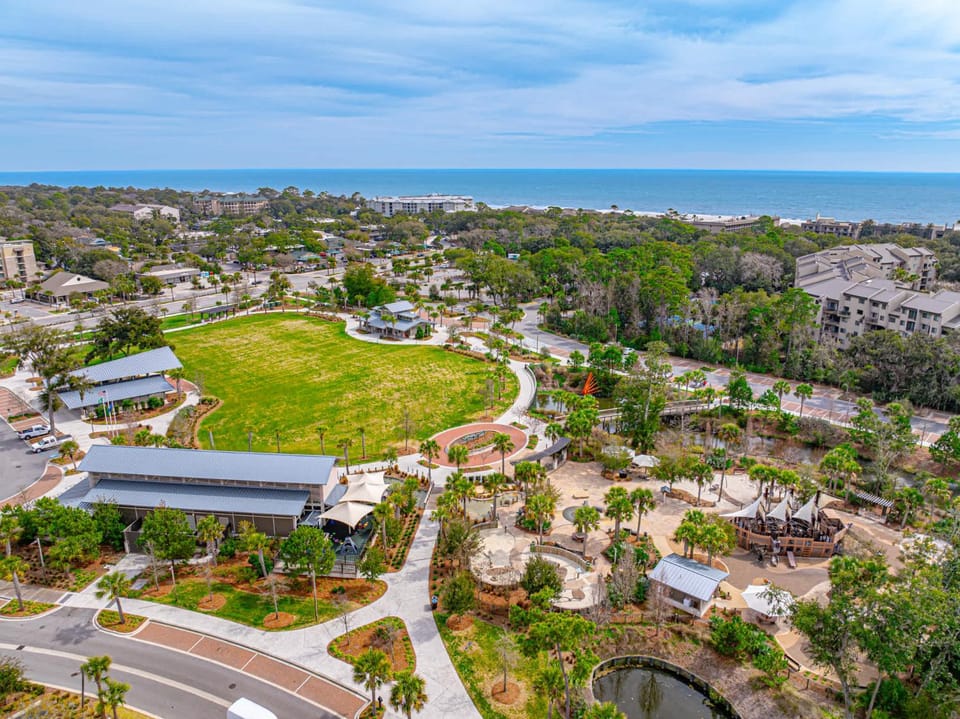 2BR Parkside Villa - Walk to Coligny Villa in Hilton Head Island