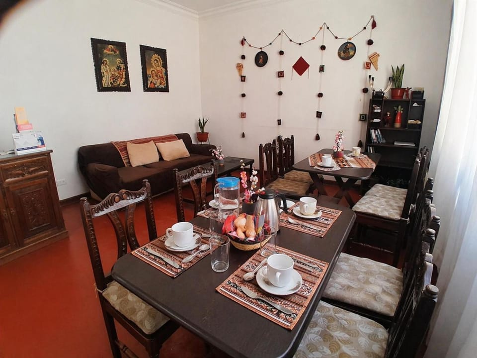 Living room, Seating area, Dining area, Breakfast