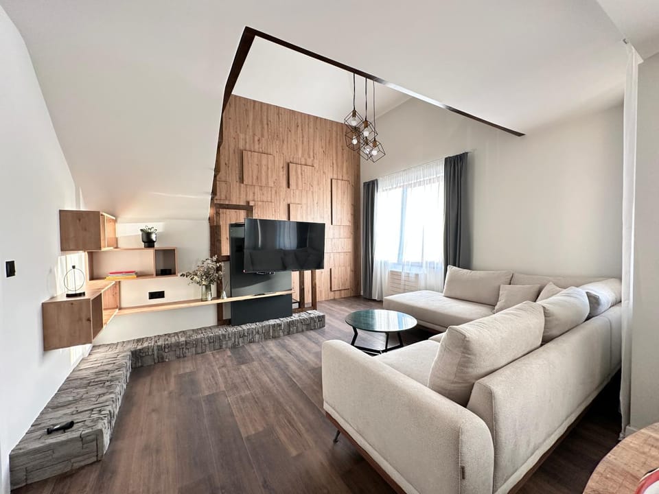 Communal lounge/ TV room, TV and multimedia, Living room