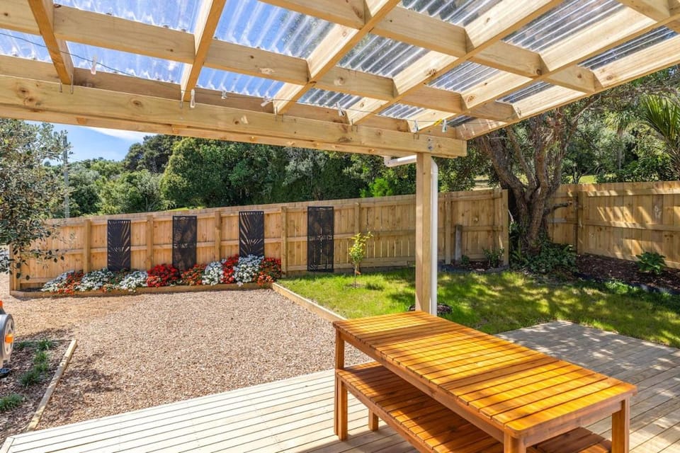 Edenvale Onetangi by Waiheke Pure House in Auckland Region