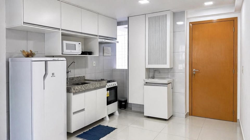 Kitchen or kitchenette, dishwasher, minibar, oven, stove