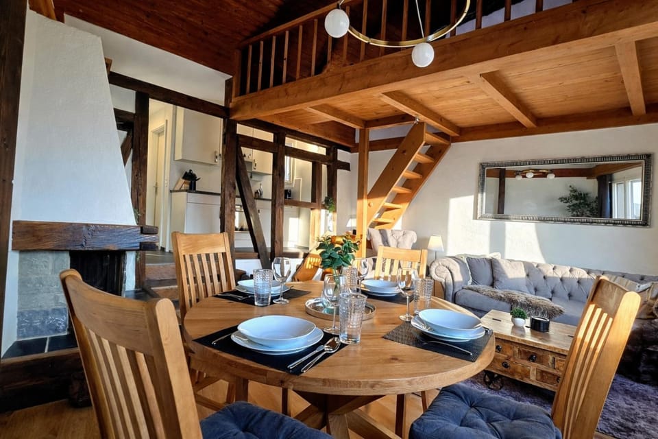 Living room, Seating area, Dining area